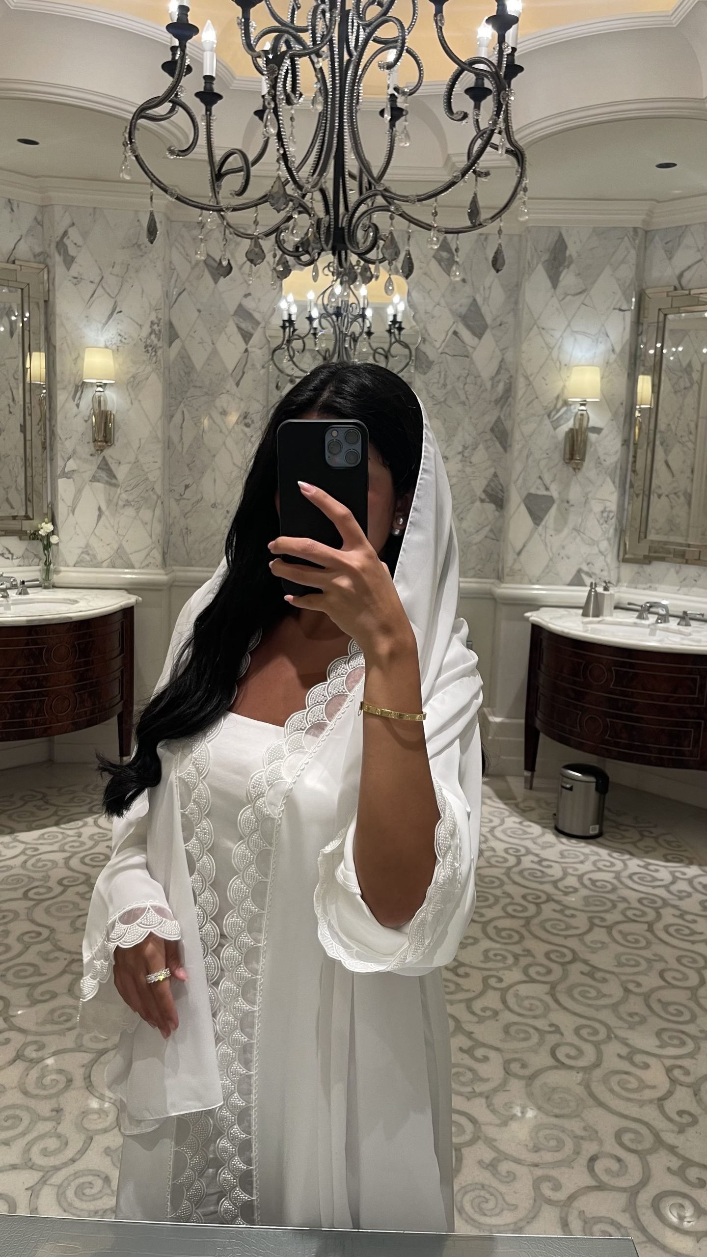 White shells abaya - Image 6