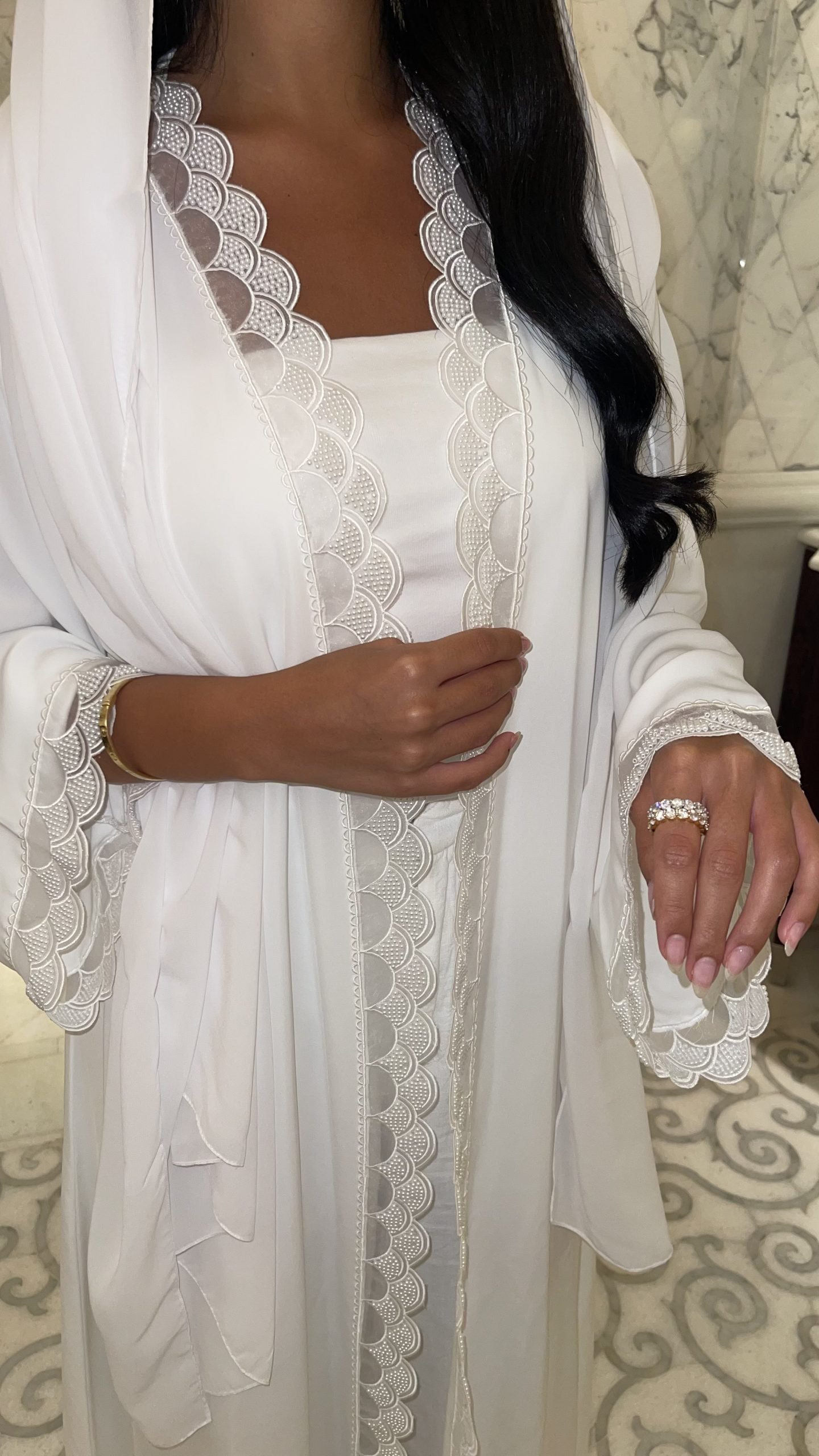 White shells abaya - Image 4