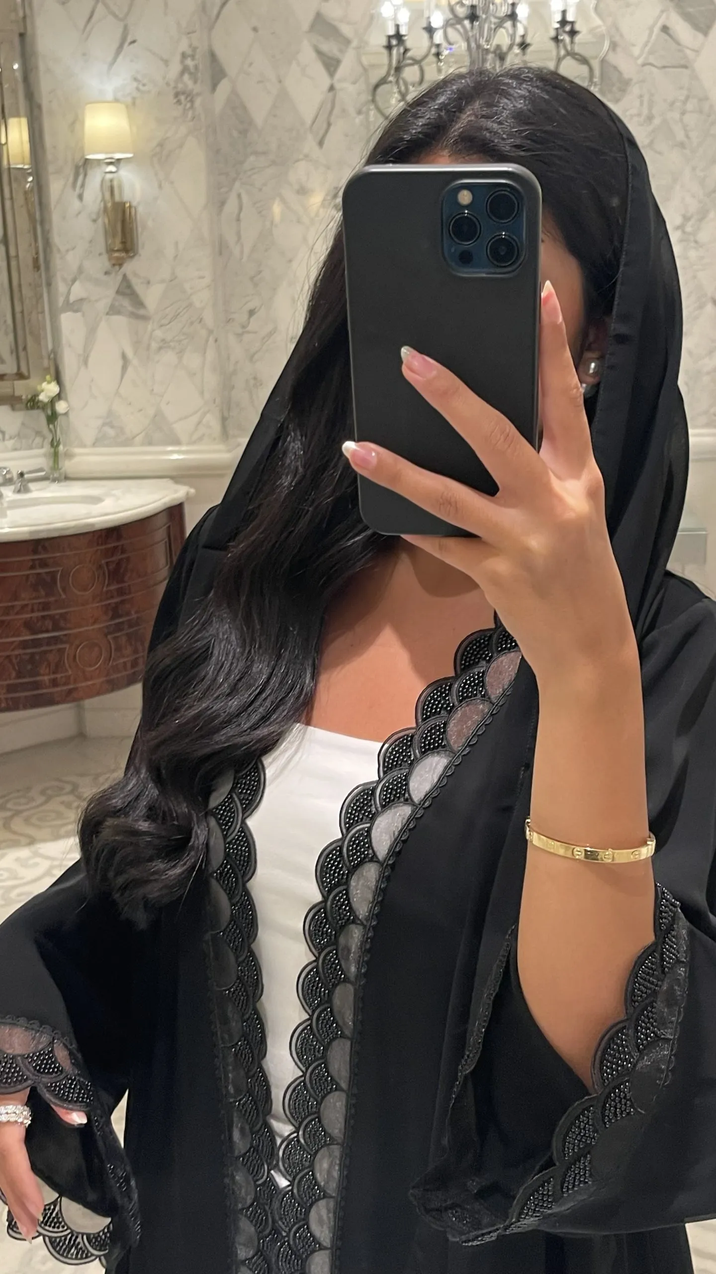 Black shells abaya - Image 6