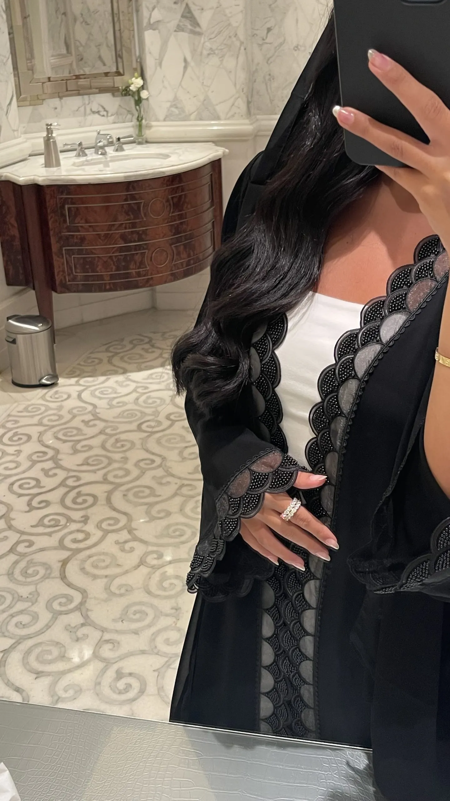 Black shells abaya - Image 8