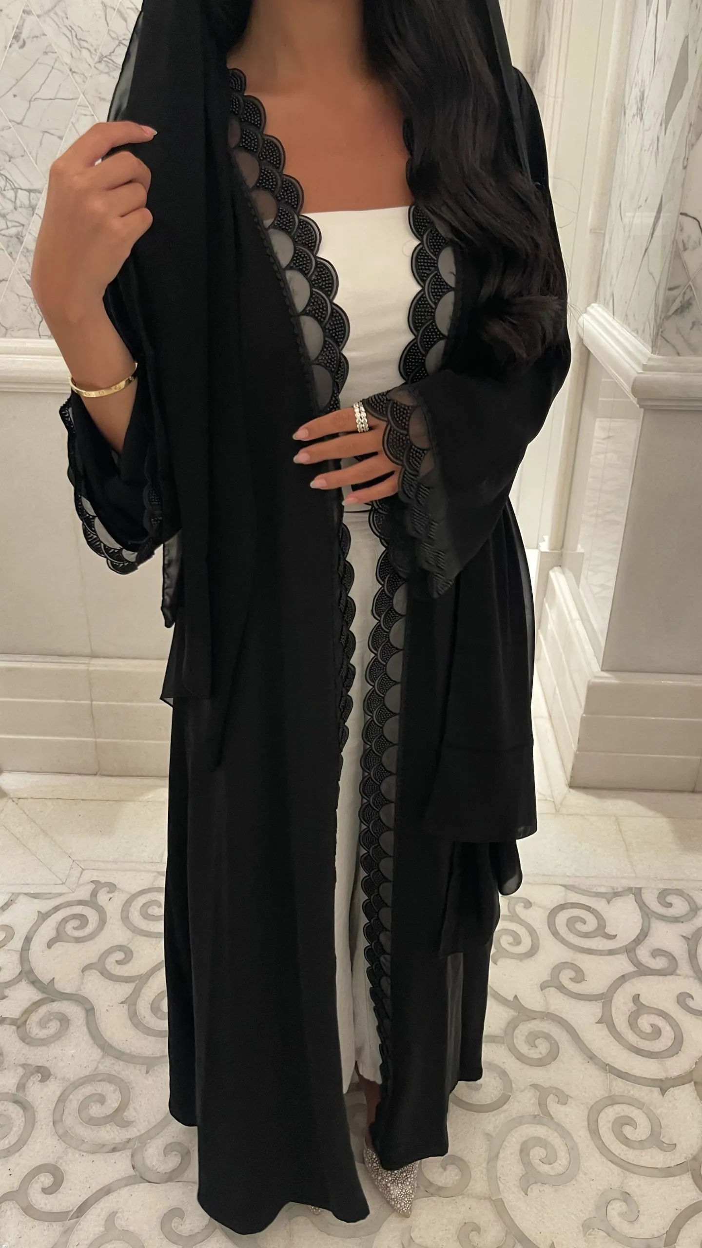 Black shells abaya - Image 3