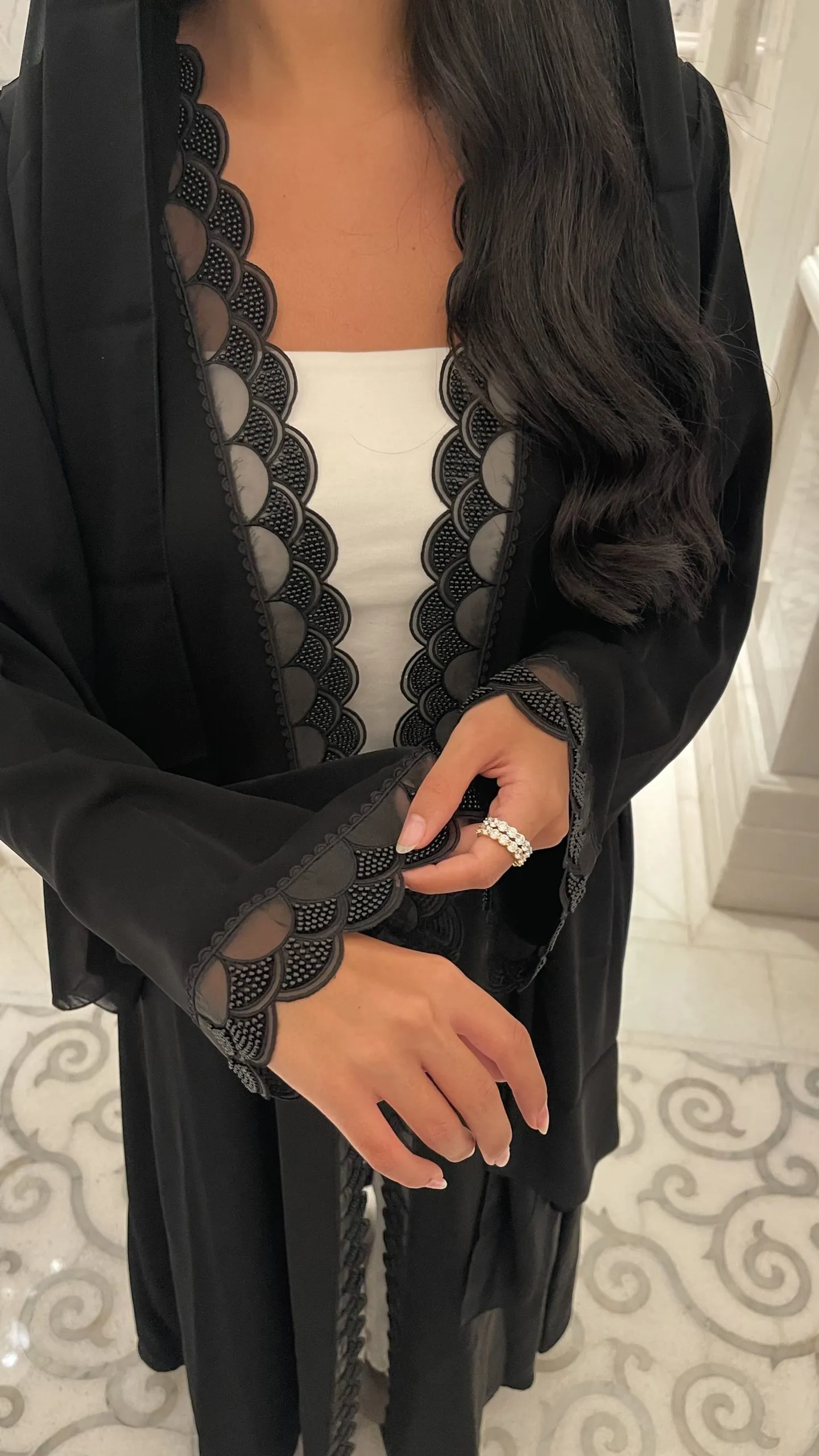 Black shells abaya - Image 4