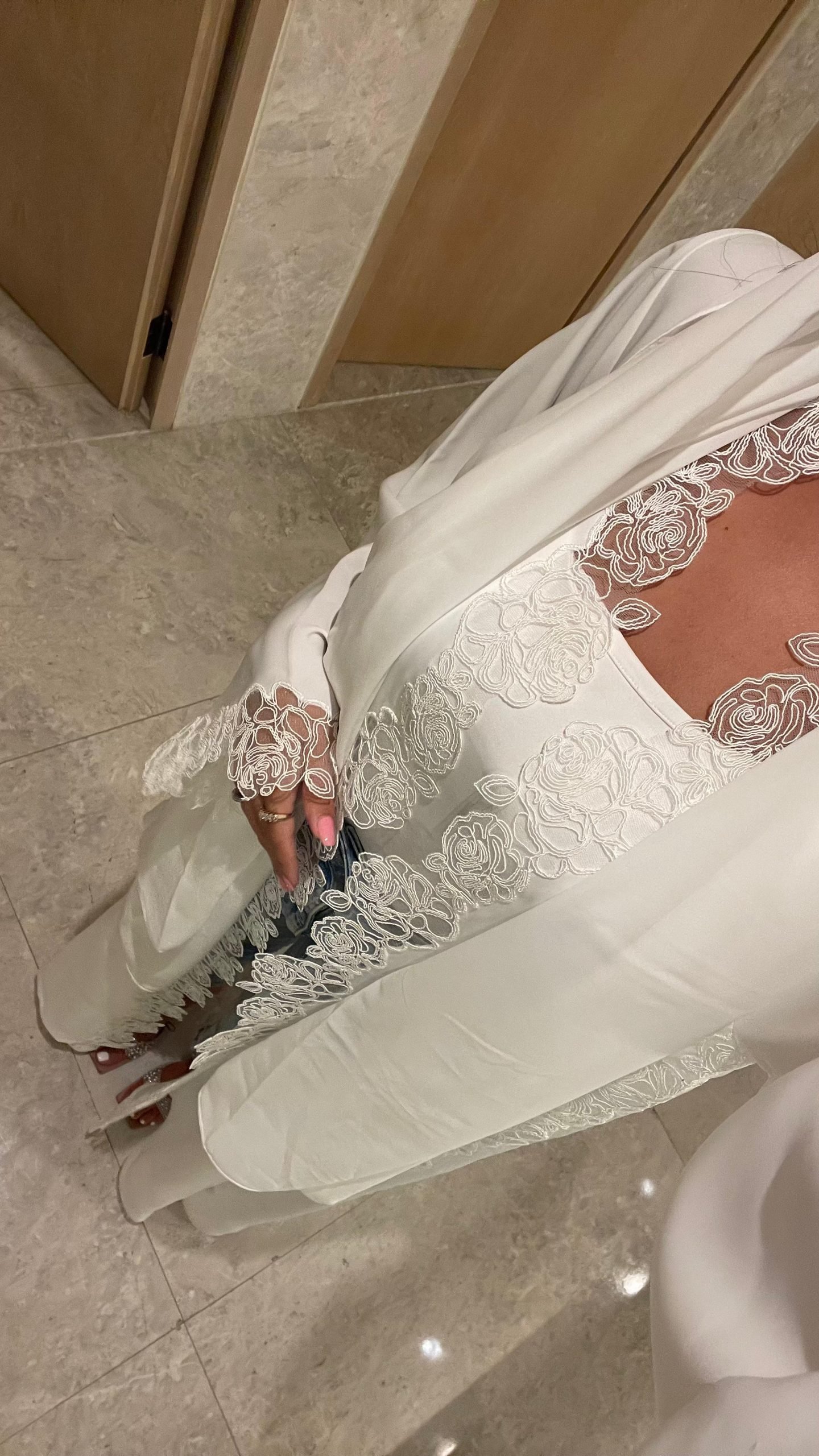 White Rose Abaya - Image 5