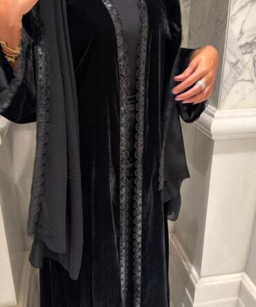 Shells velvet abaya
