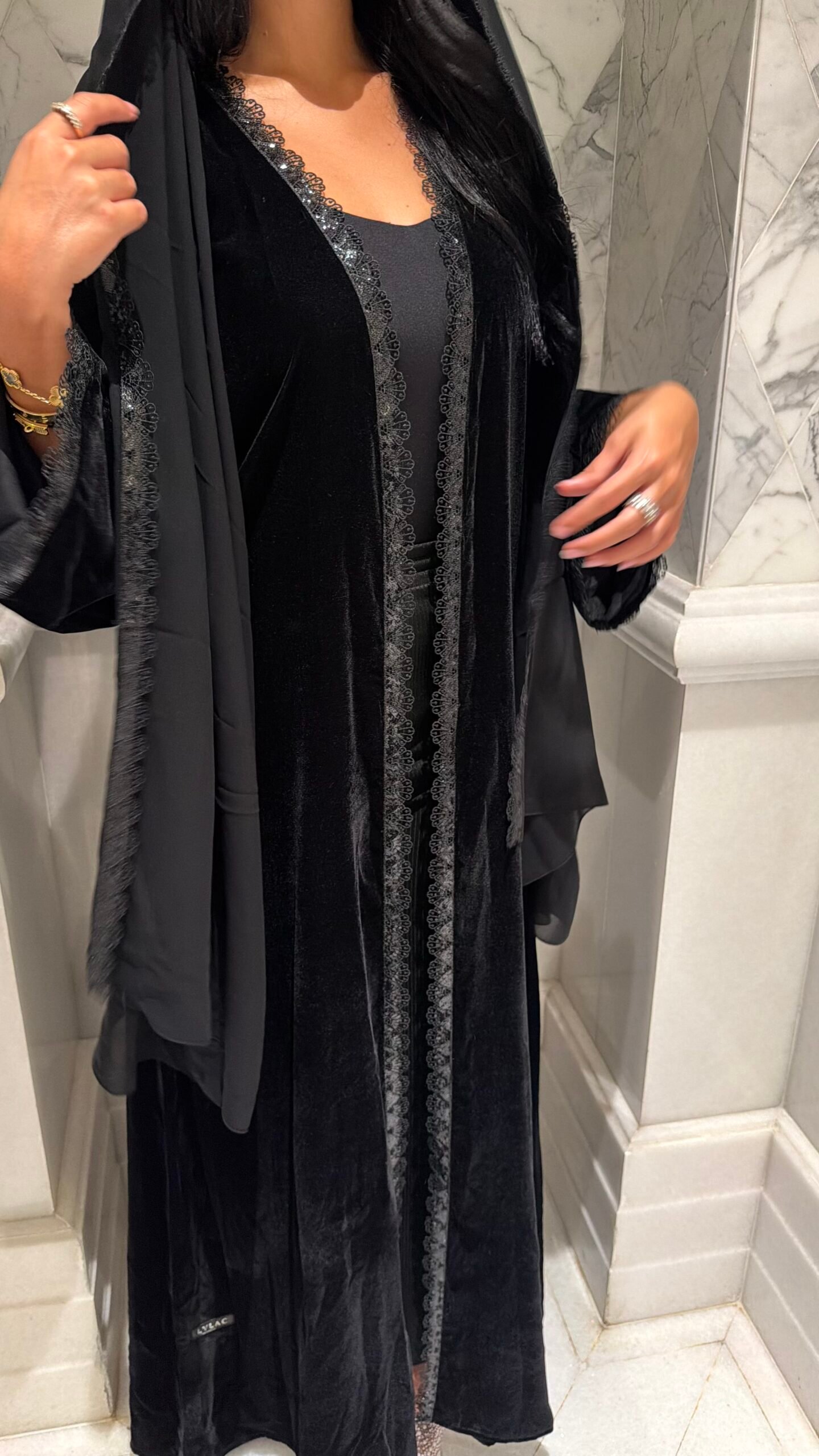 Shells velvet abaya