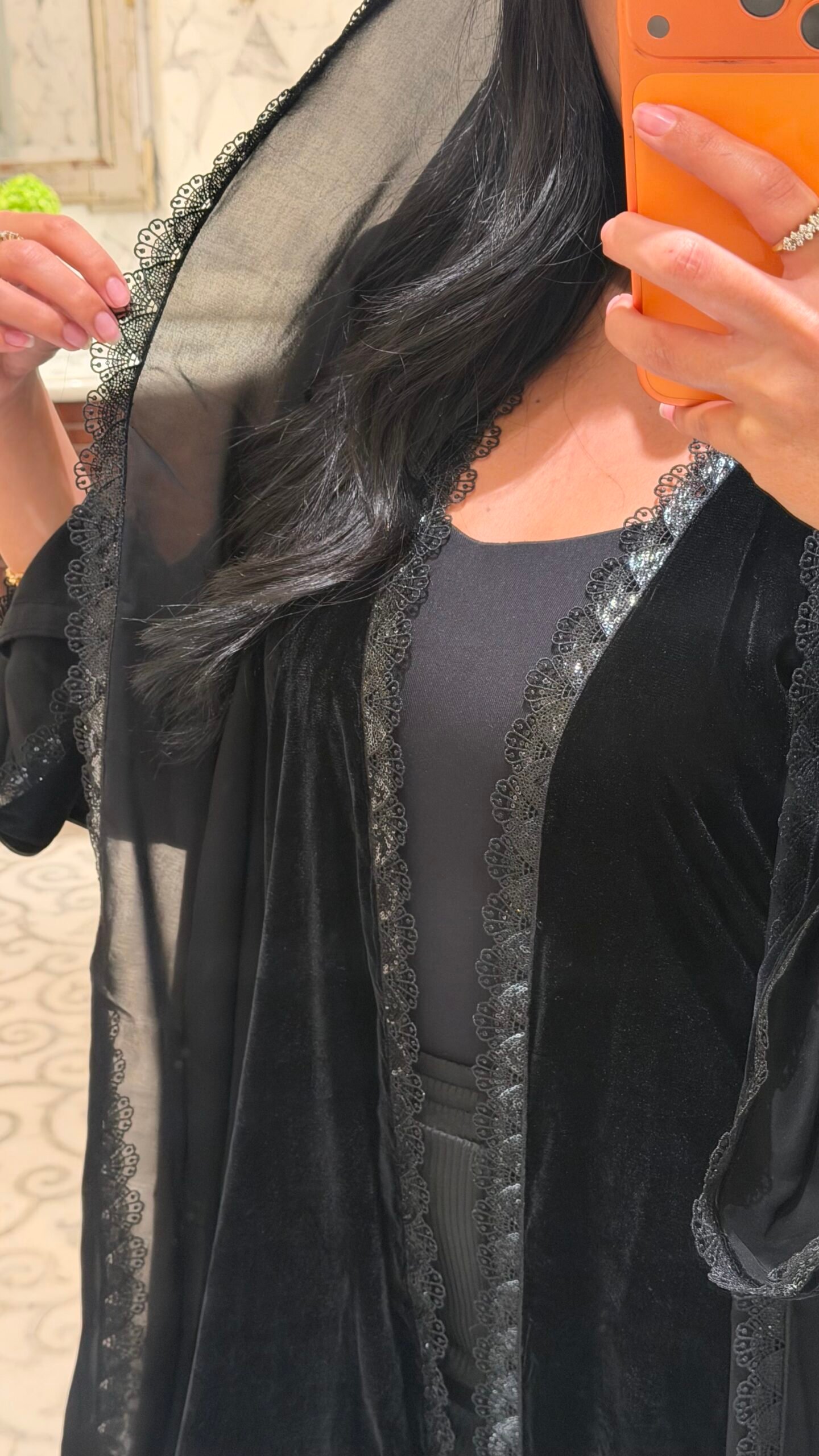 Shells velvet abaya - Image 3