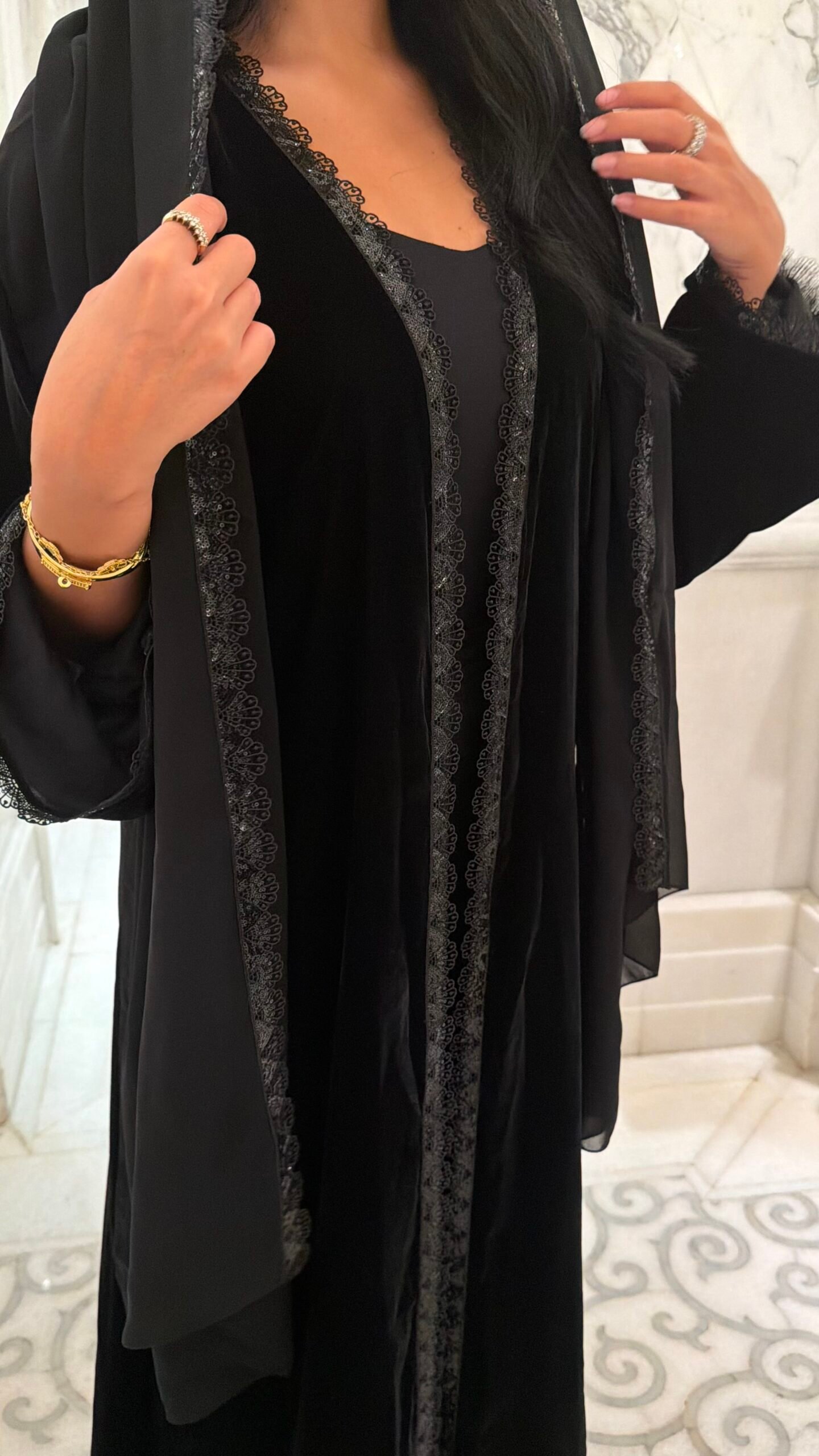 Shells velvet abaya - Image 5