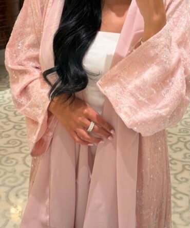 Mauve Sequin Dentelle Abaya